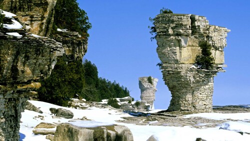 2014-01-14_EN-CA7451066324_The-famous-flowerpots-eroded-limestone-formations-located-on-the-shoreline-of-Flowerpot-Island-Georgian-Bay-in-Fathom-Five-National-Marine-Park-Ontario_1920x1080.jpg