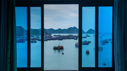 Boats-off-Cat-Ba-Island-Vietnam.jpg