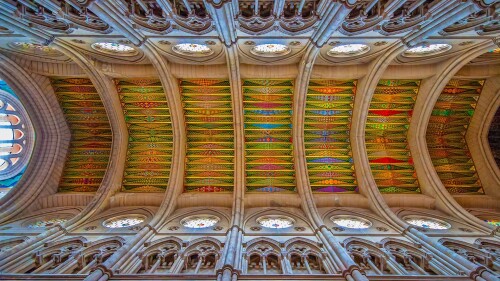 Central-nave-of-the-Cathedral-of-La-Almudena-Madrid.jpg