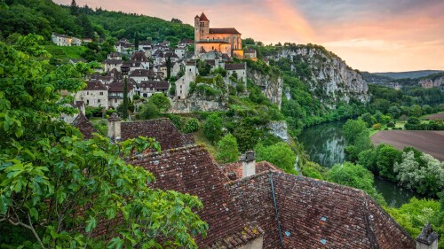 Church-of-Saint-Cirq-Lapopie-Occitania-France.jpg