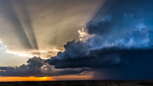 Extreme-weather-at-sunset-with-rays-of-light-over-storm-clouds-Carlsbad-New-Mexico-USA.jpg