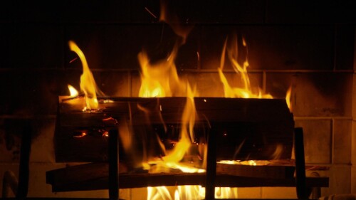 Fireplace_GettyRR_98571085_1080.jpg