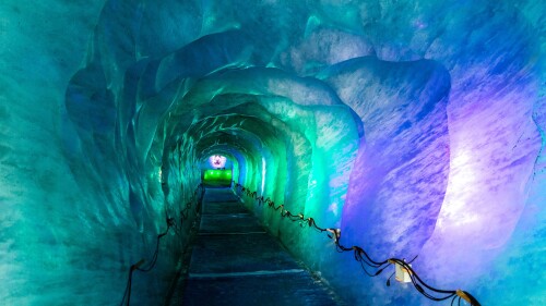 Grotte-de-la-Mer-de-Glace-Chamonix-France.jpg