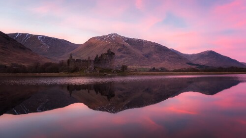 Kilchurn-Castle-at-the-northeastern-end-of-Loch-Awe-Scotland-UK.jpg