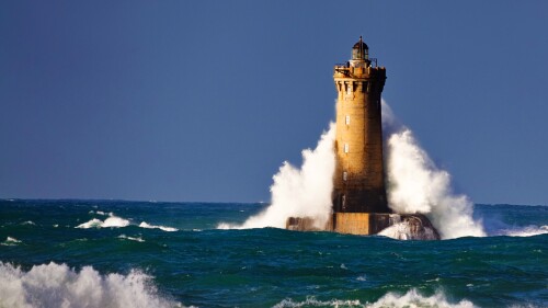 Le-phare-du-four-lighthouse-in-Tremazan-Brittany-France.jpg