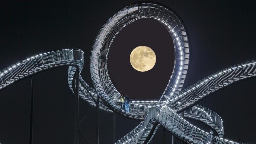 Magic-Mountain-landmark-in-Angerpark-Duisburg.jpg