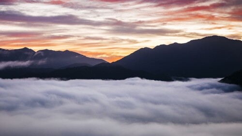 Moody-sky-over-Braeburn-Range-at-dusk-New-Zealand-South-Island.jpg