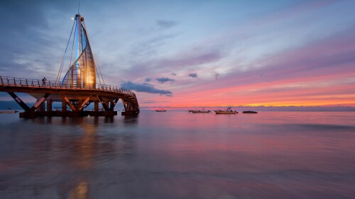 Moonrise-and-sunset-over-the-pier-on-Los-Muertos-Beach-Puerto-Vallarta-Mexico.jpg