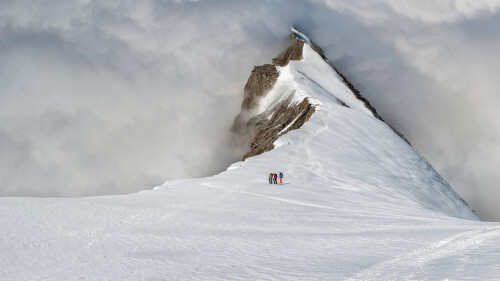 Mountaineers-on-the-Balmhorn-in-the-Bernese-Alps-of-Switzerland.jpg