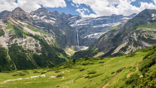 Panoramic-view-of-the-Gavarnie-waterfall-in-the-French-Pyrenees.jpg