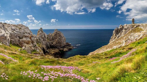 Pointe-de-Pen-Hir-on-the-Crozon-peninsula-Brittany.jpg