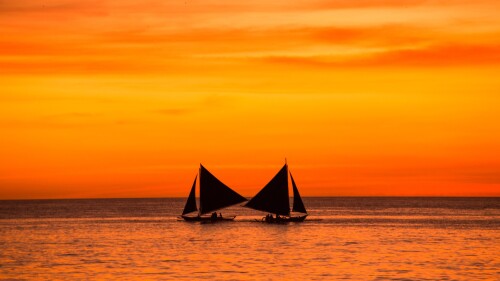 Sailing-boats-at-sunset-Boracay-Philippines.jpg