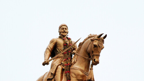 Statue-of-Shivaji-in-Solapur-Maharashtra.jpg