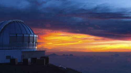 United-Kingdom-infrared-telescope-on-Mauna-Kea-dormant-volcano-at-sunset-Hawaii-USA.jpg