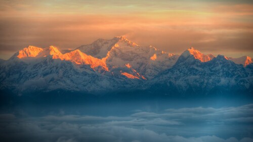 View-of-Kangchenjunga-peak-from-Tiger-Hill-Darjeeling-West-Bengal-India.jpg